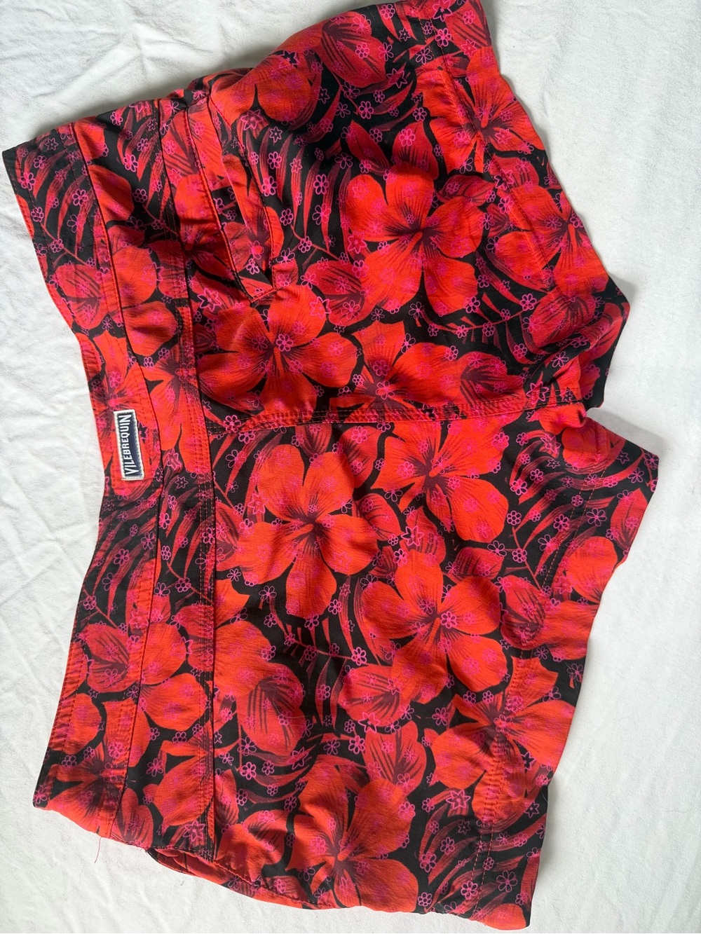 Vilebrequin gorgeous Women’s Floral Bermuda Shorts in Red and Black - Picture 2 of 8